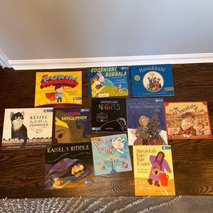 PJ LIBRARY BUNDLE OF JEWISH BOOKS FOR HOLIDAYS. THIS IS A SAMPLE SELECTION.